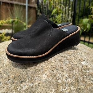 Eileen Fisher Women’s Loti Tumbled Nubuck Wedge Mule Black Size 5 Casual Slip-On